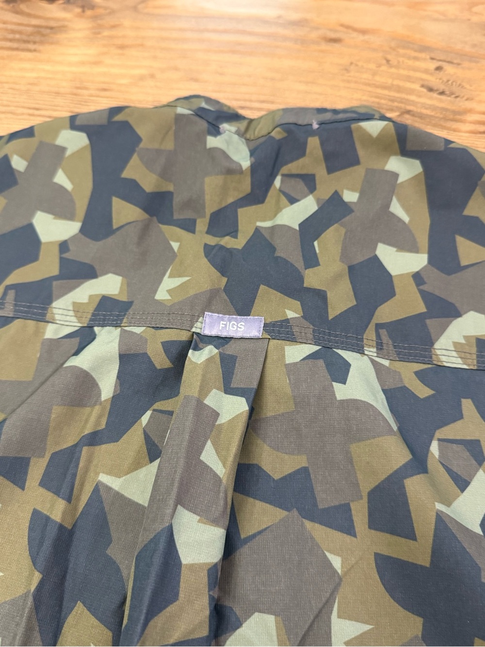 FIGS Blake FREEx Camo Oversized Scrub Top - Picture 6 of 6